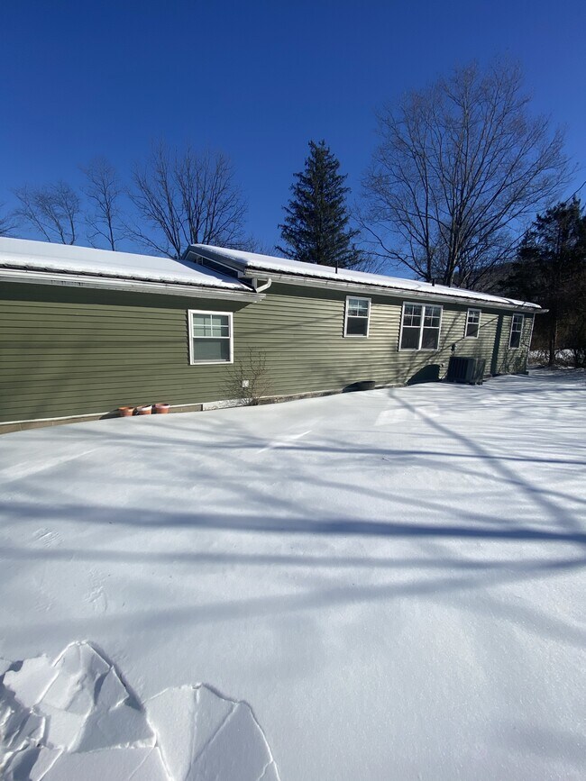 Building Photo - 71 Boddy Ln