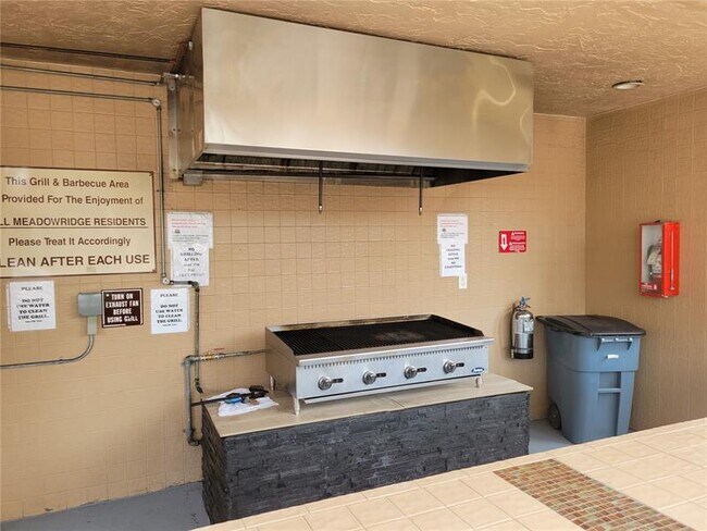 Building Photo - 2339 SW 15th St