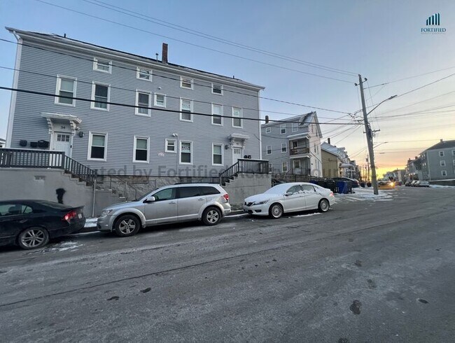 Building Photo - 42 Kilburn St