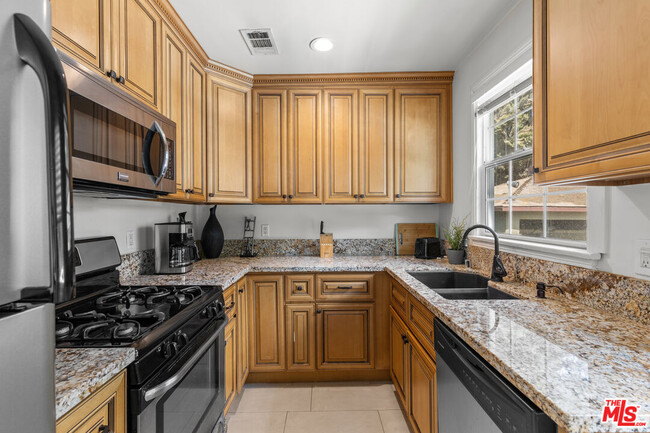 Building Photo - 3318 Barham Blvd