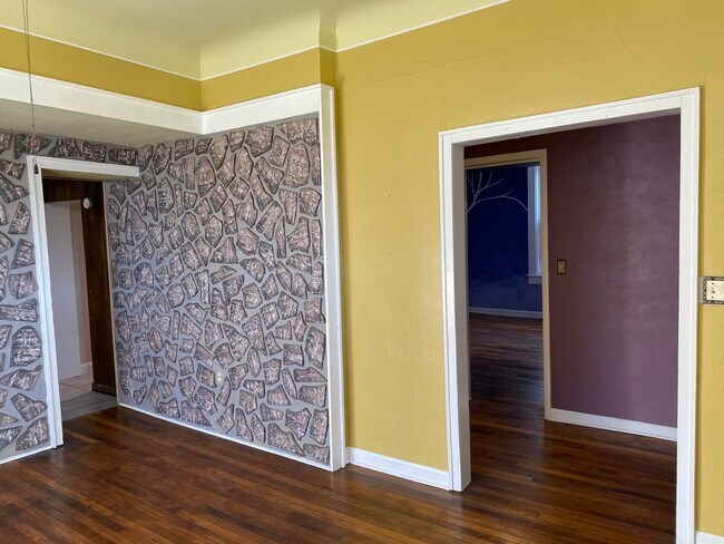 Decorative wall in living room - 5920 Kellogg Ave