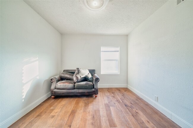 Building Photo - 4913 W 43rd St