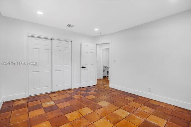 Building Photo - 850 SW 12th Ct
