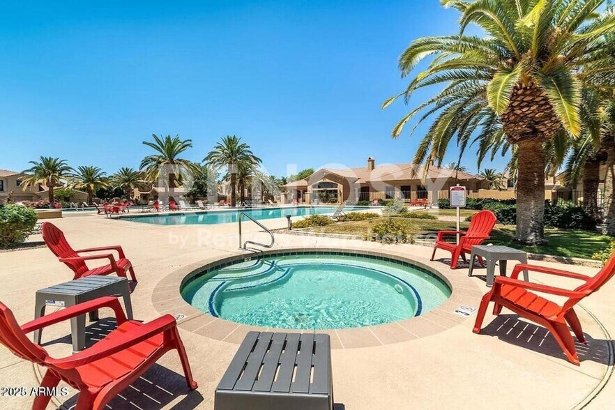 Building Photo - 1367 S Country Club Dr