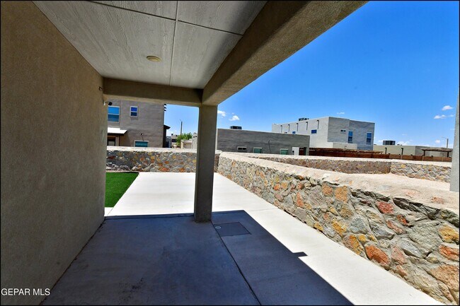 Building Photo - 541 Paseo Modesto Dr