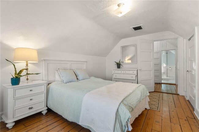 Building Photo - 34 Bull St