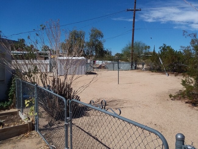 Building Photo - 72458 Sunnyslope Dr