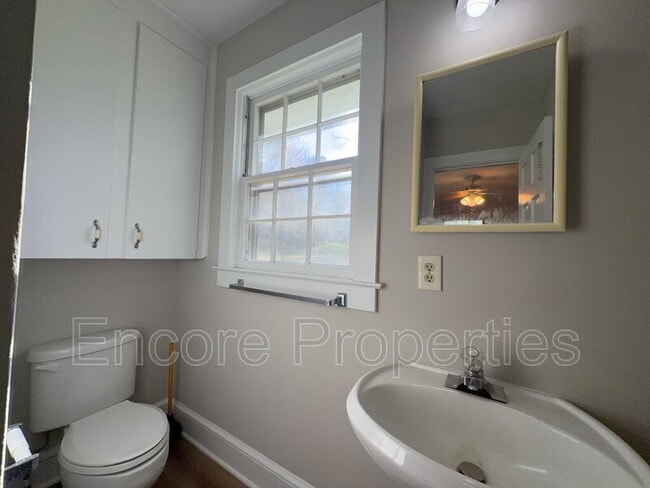 Building Photo - 2032 N Main St