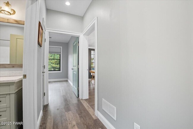 Building Photo - 159 Knapp Rd