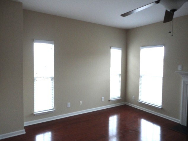 Building Photo - 690 Triple Crown Ct