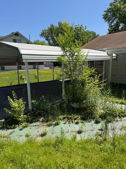 Building Photo - 864 N 79th St