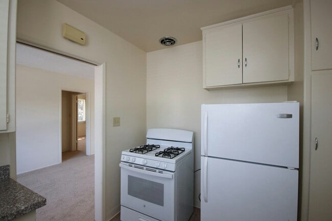 Building Photo - 245 Colorado Blvd