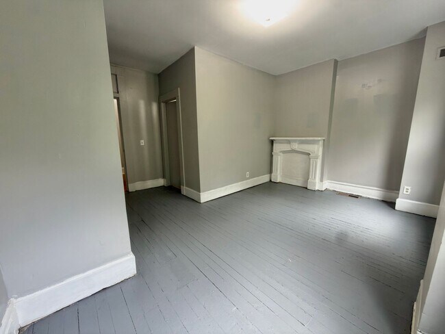 Building Photo - 2271 Vine St
