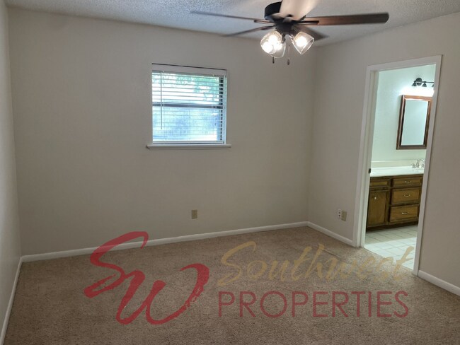 Building Photo - 3/2 Brick home in a quiet family neighborhood