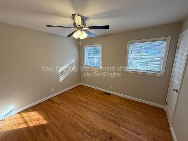 Building Photo - 2748 Lyndhurst Ave