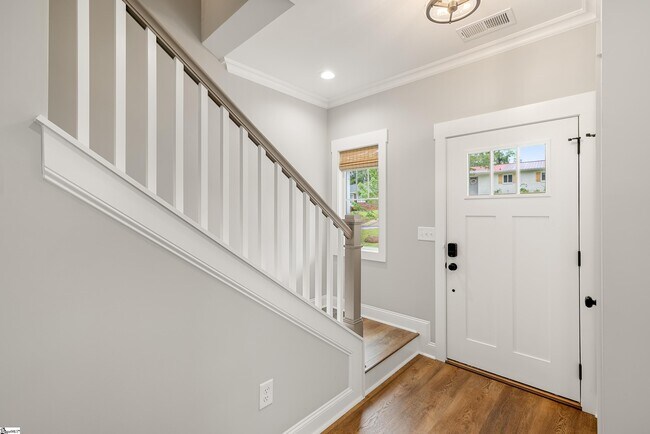 Building Photo - 570 Lowndes Hill Rd