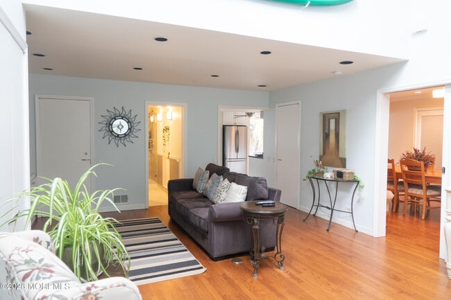 Building Photo - 480 Staffa St