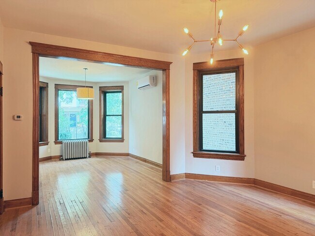Building Photo - 2036 N Sawyer Ave