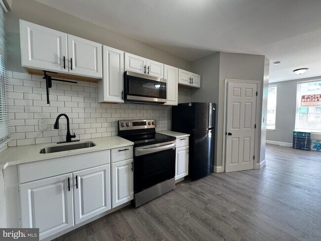 Building Photo - 3205 Latona St