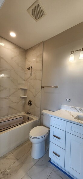 Building Photo - 2552 S Central Park Ave