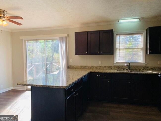 Building Photo - 208 Laurel Ln