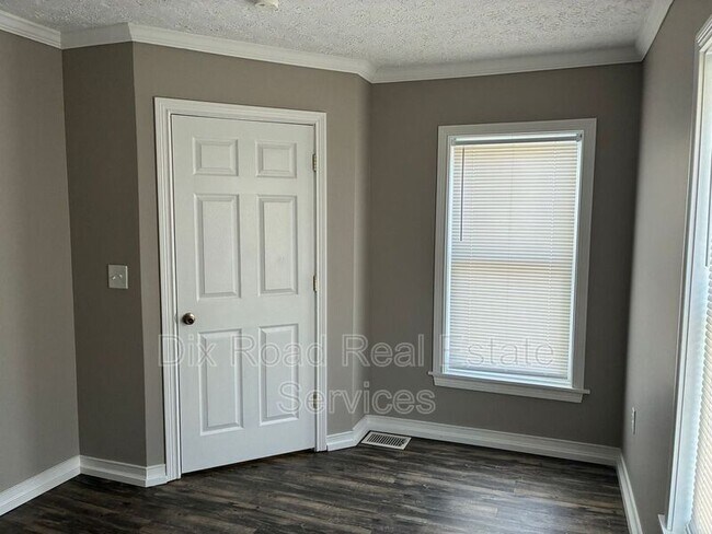 Building Photo - 915 Bellaire Ave