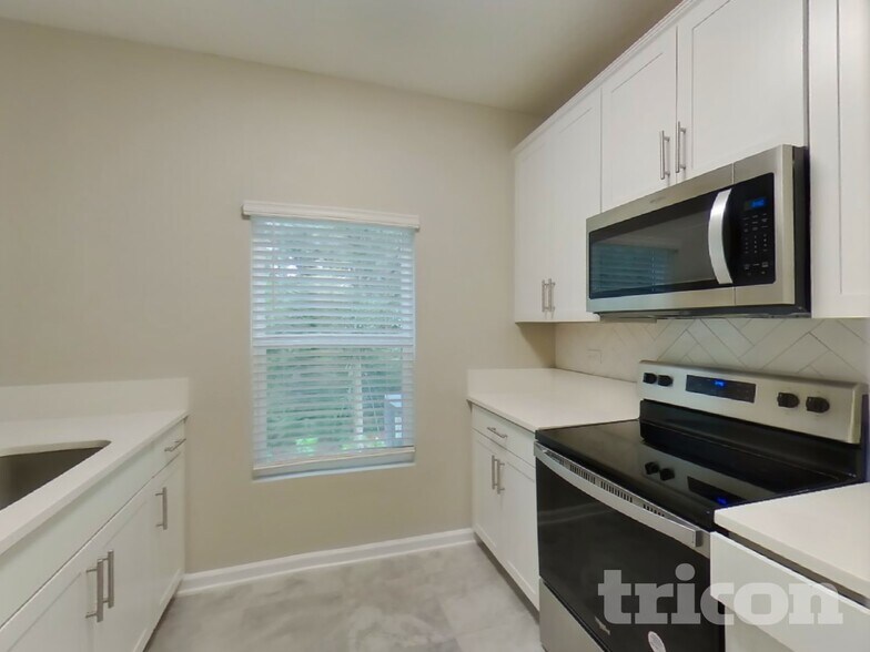 Building Photo - 2035 Dutton Island Oaks Wy