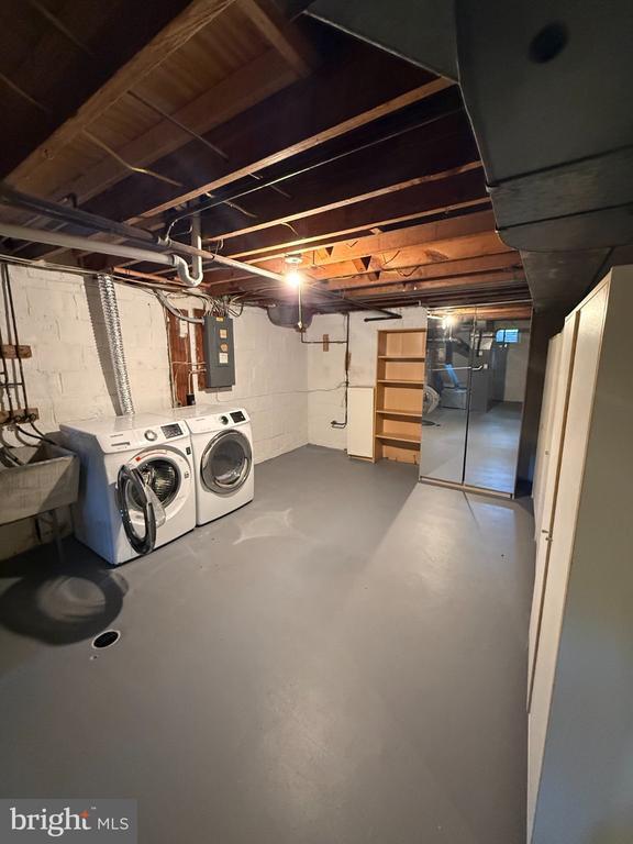 Building Photo - 4616 Rosedale Ave