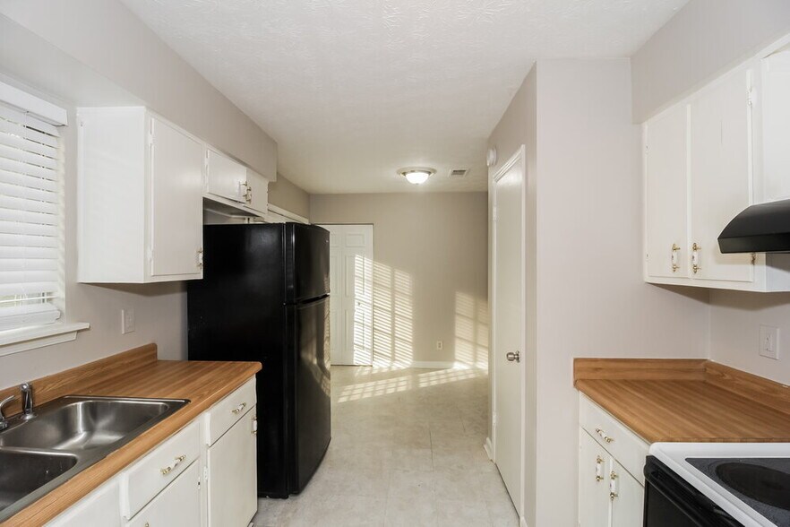 Building Photo - 243 Sedgefield Dr
