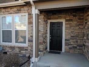 Building Photo - 732 Vista Verde Heights