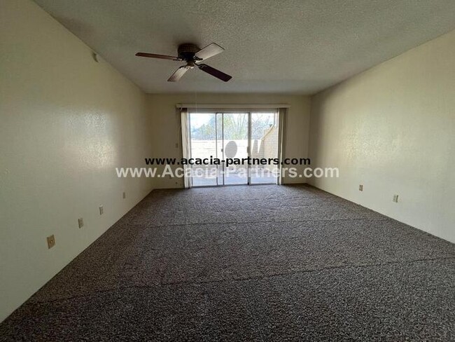 Building Photo - Eastside Townhome