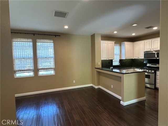 Building Photo - 351 Tall Oak