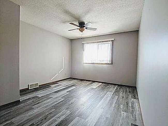 Building Photo - 230 Leighton Dr