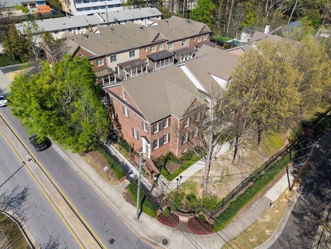 Building Photo - 3585 Roxboro Rd NE
