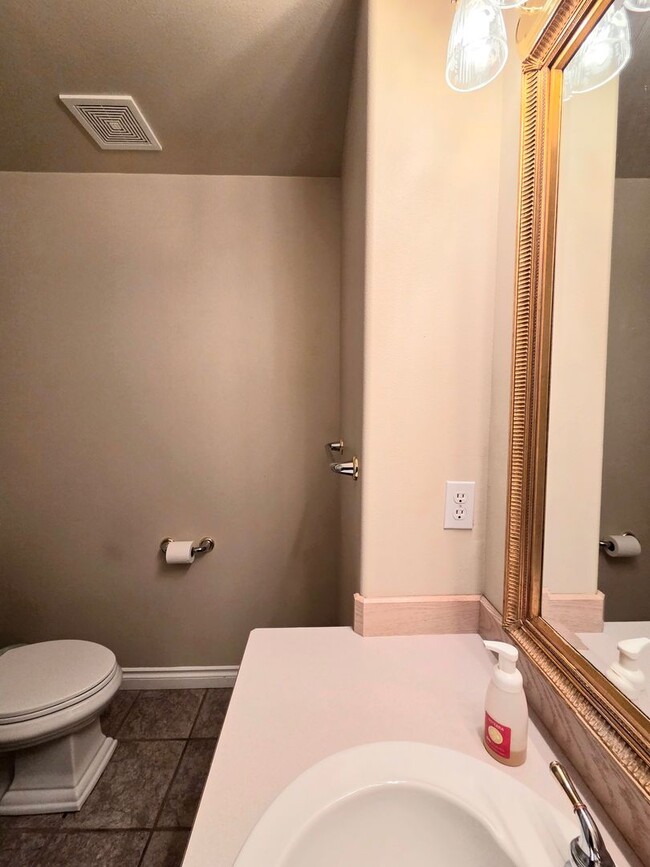 Building Photo - Luxurious Country Living in Desirable Cashmere Location!! 5 Bed + Den, 2.5 Bath!