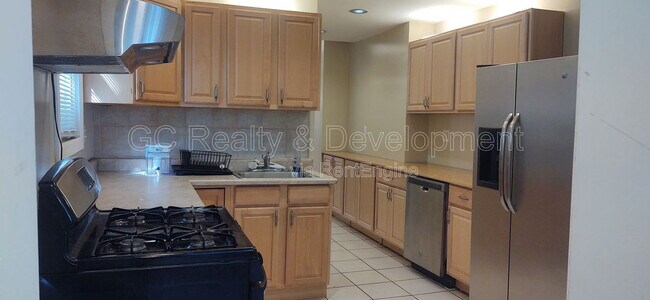 Building Photo - 1837 N Francisco Ave