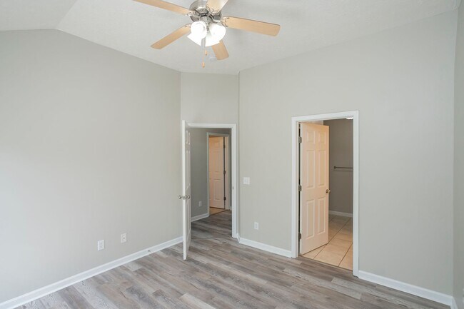 Building Photo - 564 Rose Cottage Cir