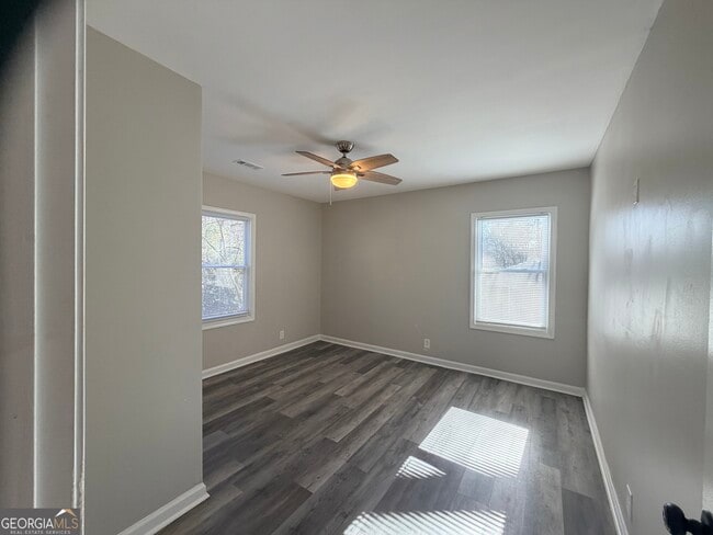 Building Photo - 1433 Midview Dr