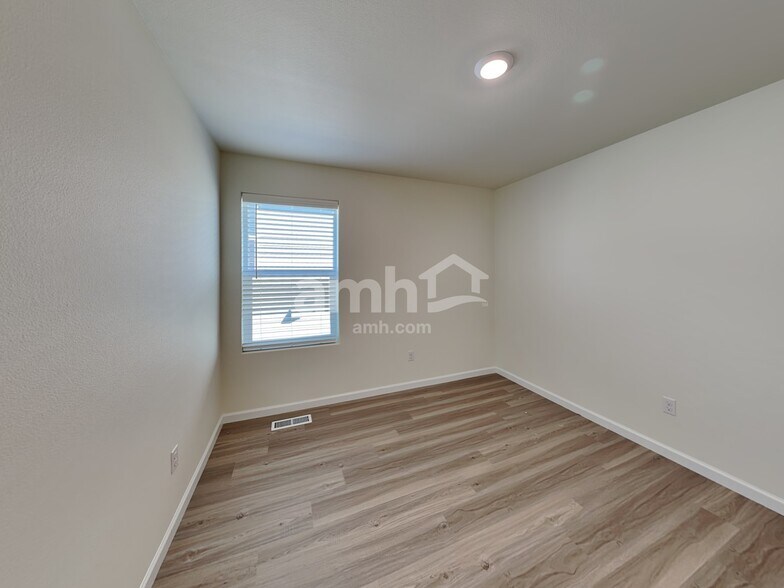 Building Photo - 1311 W 15th Ave