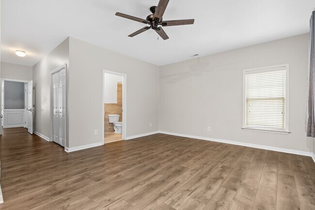 Building Photo - 2301 Marion Walk Dr SE
