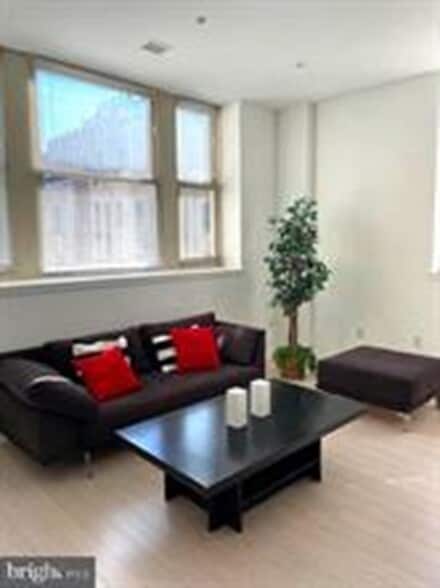 Building Photo - 1600 Arch St