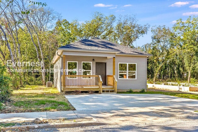 Building Photo - 1617 Roanoke Ave