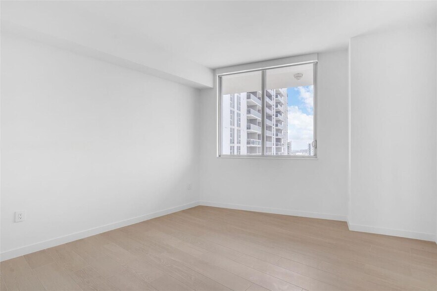 Building Photo - 1400 Biscayne Blvd
