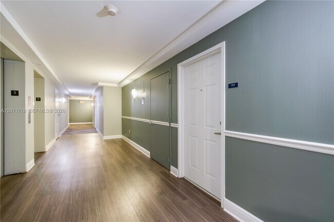 Building Photo - 3000 Coral Wy