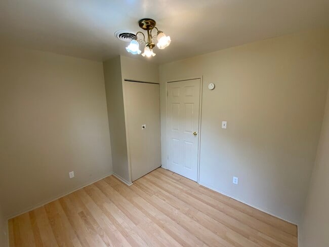 Building Photo - 1503 Fairwood St
