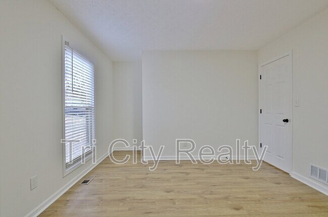 Building Photo - 150 Drennan Dr