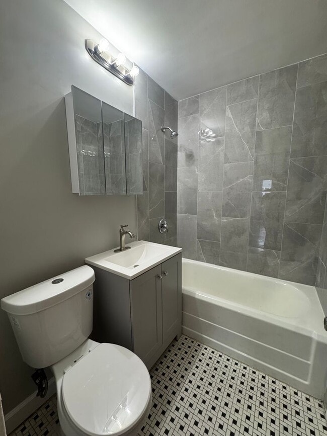 Building Photo - Beautiful 3-bedroom house for Rent AVAILAB...