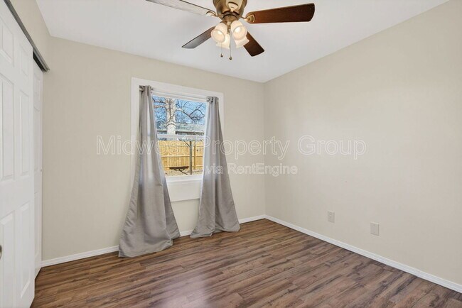 Building Photo - 36 Jamestown Dr