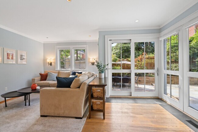 Building Photo - 5191 Linnean Terrace NW