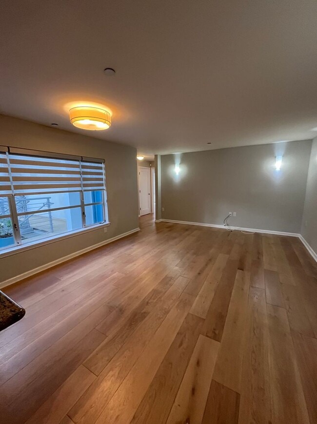 Building Photo - Beautiful 2BR/1BA with Large Private Patio, Parking & Shared Rooftop Deck in Marina